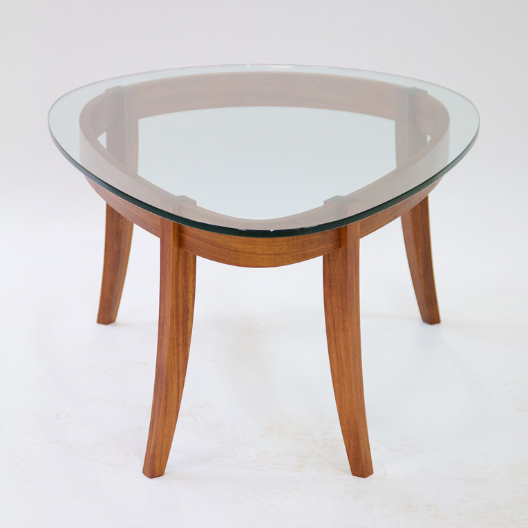 Oval coffee table